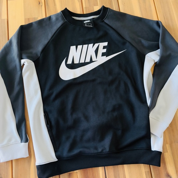 Nike Sweaters - NIKE colorblock pullover sweatshirt with pockets